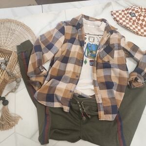 [ H&M] boys size 9-10 CUTEST checkered plaid long sleeve button up shirt.